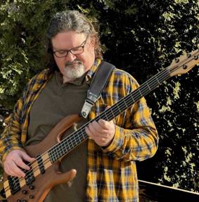 A person playing a guitarAI-generated content may be incorrect.